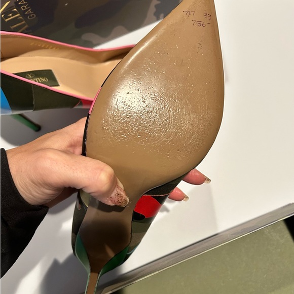 Authentic VALENTINO GARAVANI Psychedelic Camo Rockstud Pump - ONLY WORN TWICE - Picture 5 of 16